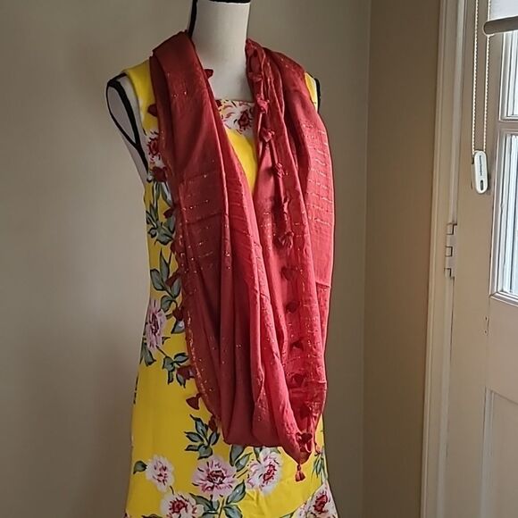 💲2️⃣0️⃣ Bundled ✔️Saachi Coral Pom Pom Lightweight Infinity Scarf - Picture 4 of 8